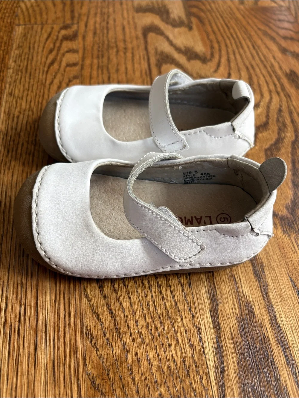 L'Amour white Girls Early Walker Leather Mary Jane shoes, size 5. Excellent cond